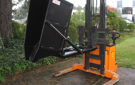 Containerkantelaar op vorken